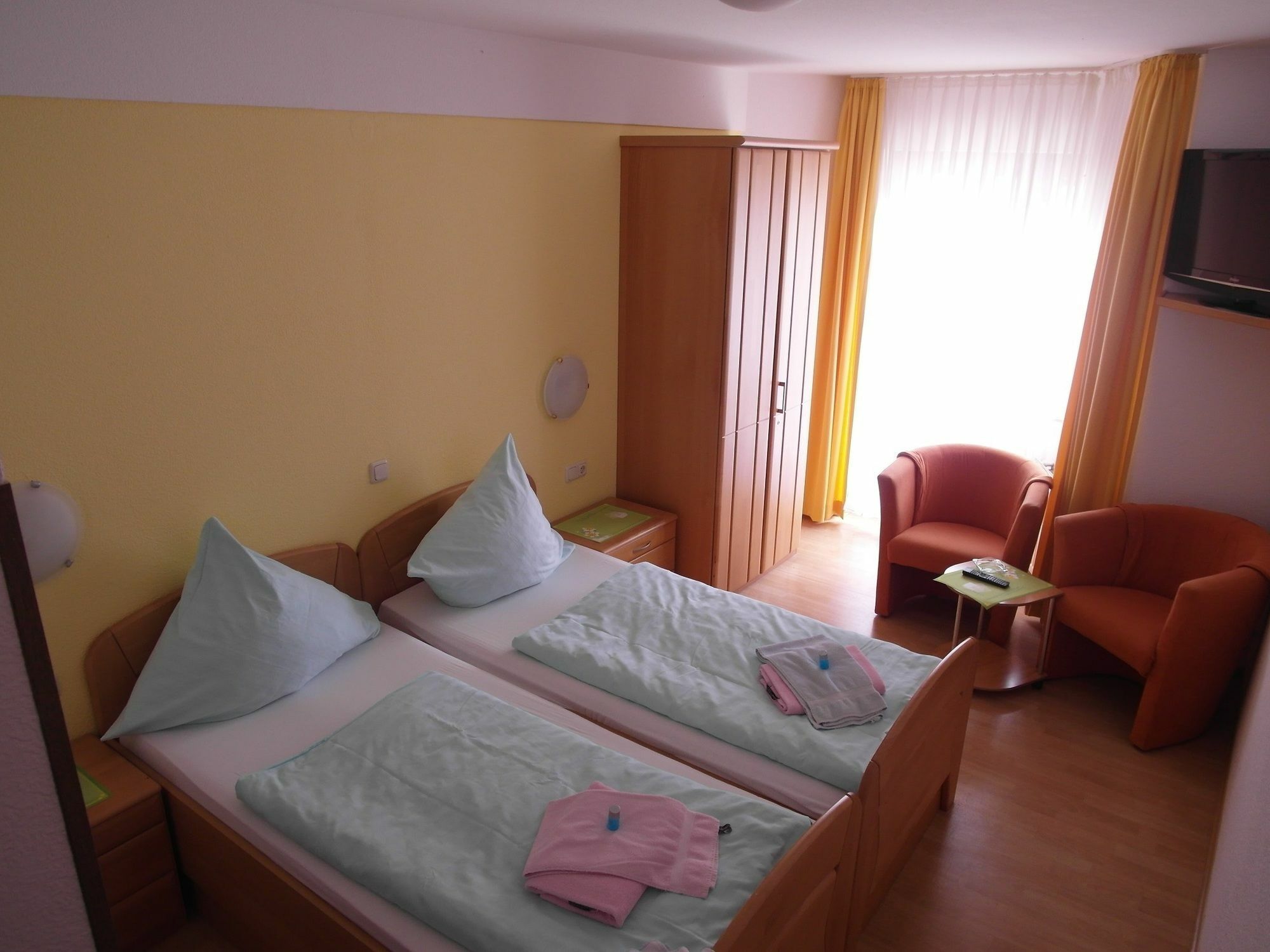Hotel Zum Weissen Kreuz Altenahr Buitenkant foto